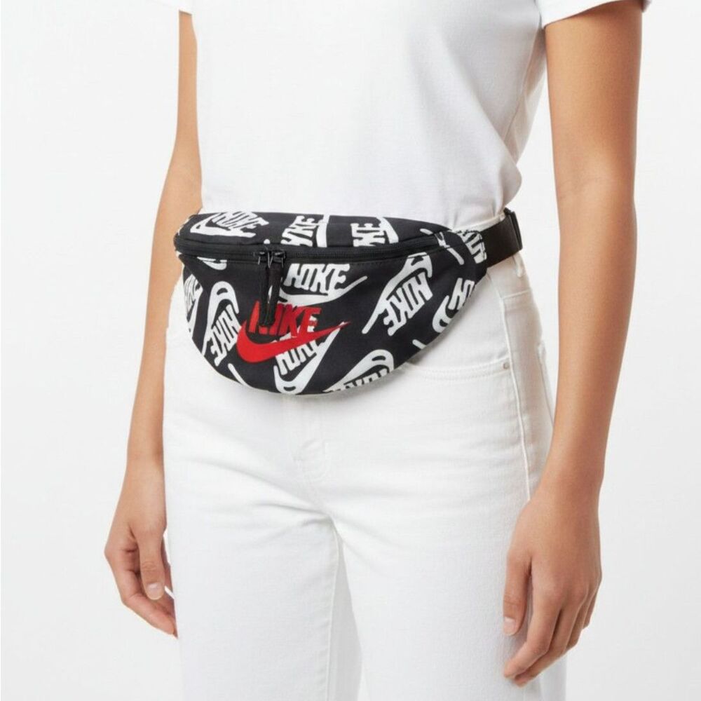 Nike Heritage Black & White Adjustable Waist‎ Fanny Pack Bag